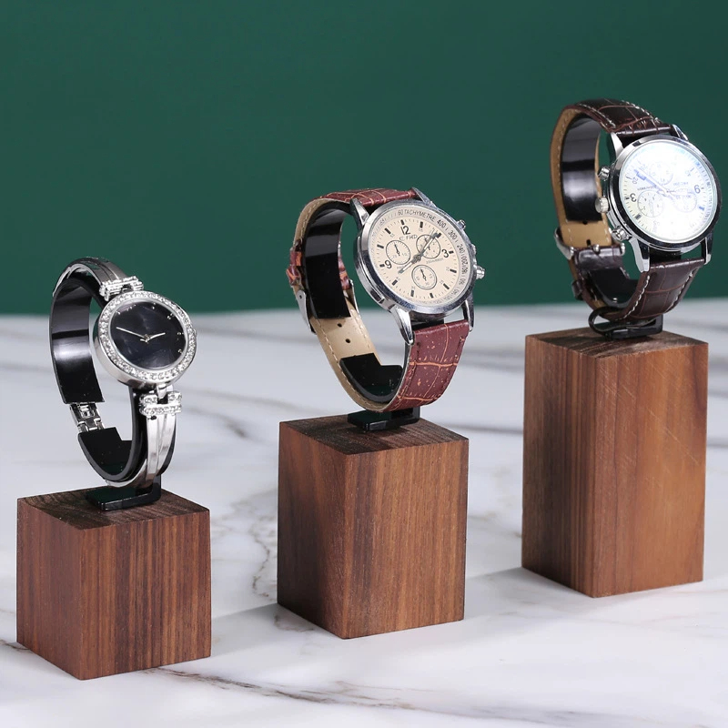Nieuwe houten C-vormige horlog - Jewelry And Watches Inc recensie en prijs